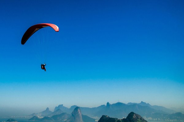 Vivez l'adrénaline avec un saut en parachute inoubliable !